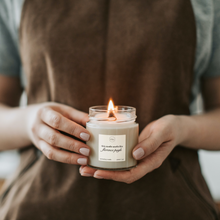 Load image into Gallery viewer, Smells Like Florence Pugh Candle, Florence Pugh Gifts